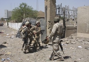 Иракский военный убил двух и ранил девять американских солдатов