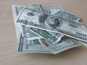 Доллар в обменниках достиг отметки в 8,7 грн за доллар