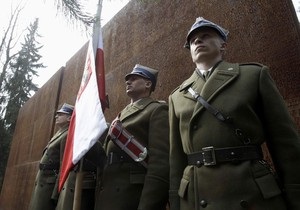 Посол РФ в Варшаве заявил о возможной реабилитации польских офицеров, расстрелянных под Катынью