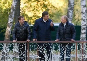 Янукович намерен в декабре посетить Москву