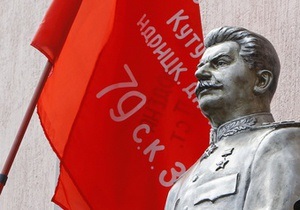 Опрос: россияне винят Сталина в многомиллионных потерях в ходе ВОВ