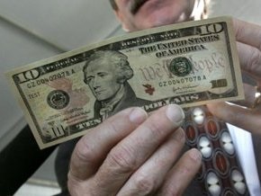 Доллар стремительно растет на межбанке