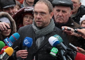 Защита Тимошенко просит наказать инициаторов перевода экс-премьера в харьковскую колонию