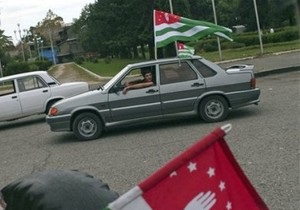 Абхазской милиции запретили останавливать авто с российскими номерами