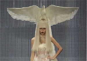 Дизайнер Джессики Альбы и наряды из человеческих волос. Объявлена программа MBKFD