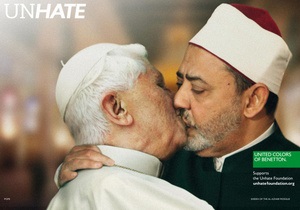 Фотогалерея: Поцелуй вместо ненависти. Скандальная реклама Benetton с изображениями мировых лидеров