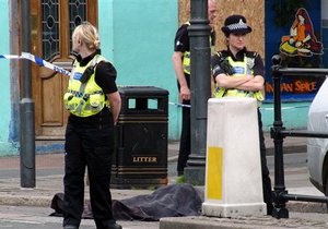 Британская полиция обнаружила тело мужчины, открывшего стрельбу по прохожим