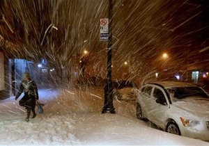 Сильные снегопады парализовали восток США