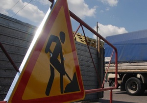Стало известно, кто отремонтирует дороги, по которым Янукович ездит на работу