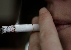 В Бельгии осудили мужчину, который украл сигарету прямо изо рта прохожего