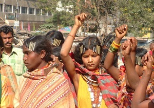 Индийское племя просит режиссера Аватара о спасении
