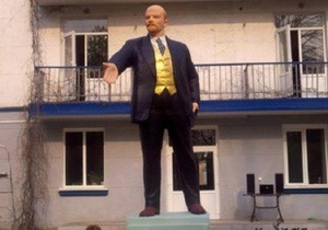 Памятник Ленину - новости Одессы - памятник - Под Одессой активисты разукрасили памятник Ленину