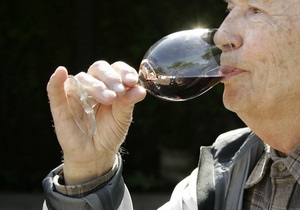 Новости винного мира: Красное вино борется со склерозом и упреждает от травм