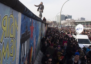 DW: Запущен онлайн-архив мирных революций в Европе