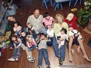 В США неизвестные убили семейную пару, оставив 16 детей сиротами