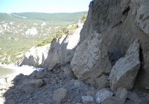 В Крыму в районе Ласпинской бухты сошел оползень