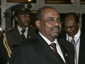 Президент Судана совершил первый зарубежный визит с момента выдачи ордера на его арест