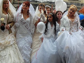 На свадебном фестивале в Хмельницком фата одной из невест составила 157 метров