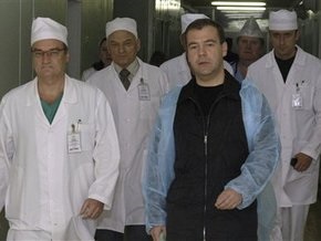 Медведев потребовал от врачей вернуть тяжелораненого президента Ингушетии  в строй 