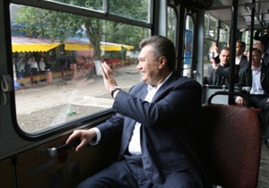 Янукович: Власть уже пакует чемоданы