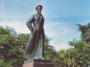 В Херсоне требуют снести памятник Дзержинскому