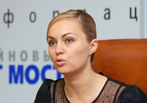 В Днепропетровске скандальный депутат облсовета Шилова объявила домашнюю голодовку