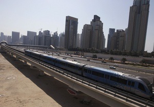Колесников в Дубаи изучает опыт строительства наземного метро