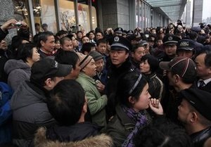 DW: В Китае полиция разогнала акцию протеста
