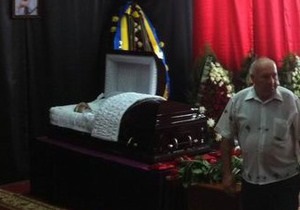 На похороны мэра Енакиево приехали Янукович, Ахметов и Иванющенко