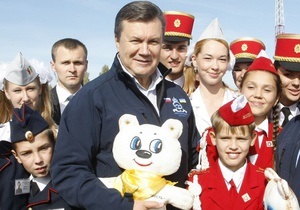 Янукович обратился к украинцам, которые задумываются над усыновлением ребенка