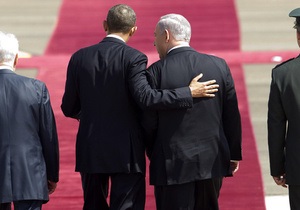 От всего сердца. Нетаньяху с женой подарили Обаме фальшивые усы и пластмассовый гамбургер