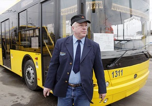 Попов: В Киеве к концу года будут курсировать 400 новых троллейбусов и автобусов