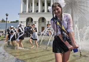 Киевским подросткам могут запретить гулять после 22:00