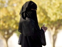 Женщина из Саудовской Аравии в 16-ый раз собирается замуж