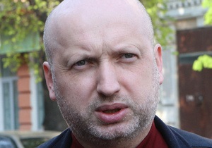 Турчинов: Азаров проявил неуважение ко всей Украине, когда давал показания на русском языке