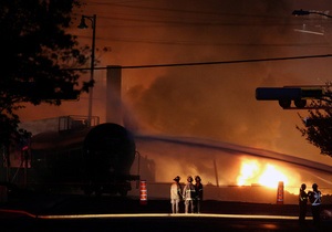 Взрыв поезда с нефтепродуктами в Канаде - видео