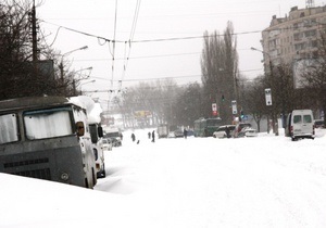 Снег в Киеве - пробки - ситуация на дорогах - В Киеве автобусы вышли еще на восемь маршрутов