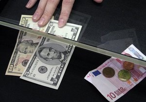 Ъ: НБУ намерен упростить процедуру обмена валюты