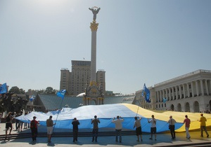 Опрос: Почти 40% украинцев готовы за миллион гривен навсегда покинуть Украину
