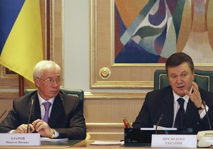 Янукович и Азаров поздравили работников культуры с профессиональным праздником