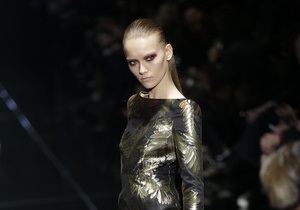 Фотогалерея: Опасная женственность. Коллекции Gucci и Mila Schon на Milan Fashion Week