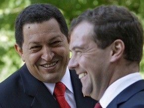 Чавес намерен наращивать оборонительный потенциал. Медведев обещает помочь танками