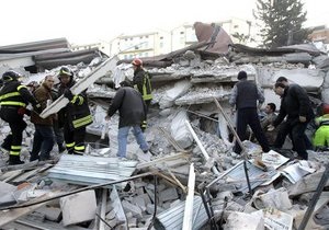 Новости Китая - земдетрясение - провинция Юньнань - коло 1,4 тыс домов разрушено землетрясением на юге Китая