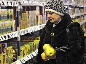 Опрос: Уже три четверти украинцев экономят на еде из-за кризиса