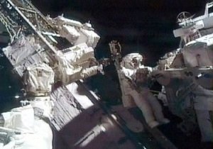 Во время выхода в космос астронавтов Atlantis на МКС отключилось электричество