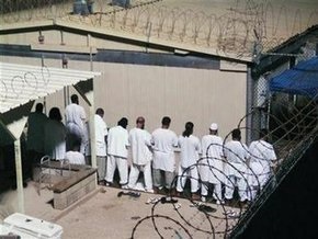 Двое заключенных Гуантанамо доставлены в Милан