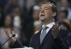 Медведев вступил в Единую Россию