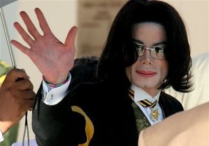В США разгорается судебная тяжба за доходы от контрактов Майкла Джексона