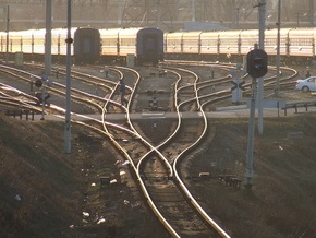 Станция Киев-Жовтневий в Киеве может сдвинуться к обрыву из-за строительства гаражей