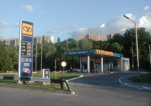 В августе украинцы купили на заправках значительно меньше бензина, чем в конце прошлого лета